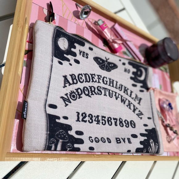 When A Woman Smokes Travel Kit 💨 - Picture 2 of 12